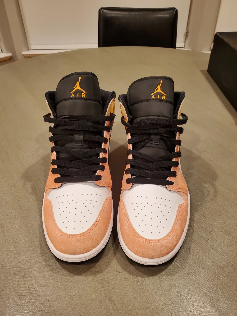 Jordan 1 Mid SE FLIGHT CLUB